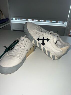 Off-White White Canvas Low-Top Sneakers with Grey Accents